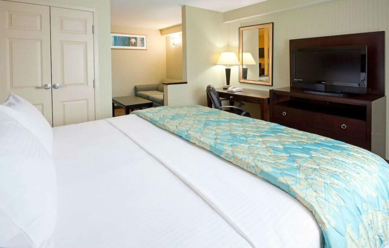 La Quinta Inn By Wyndham West Long Branch Nj Shore Area Eksteriør billede