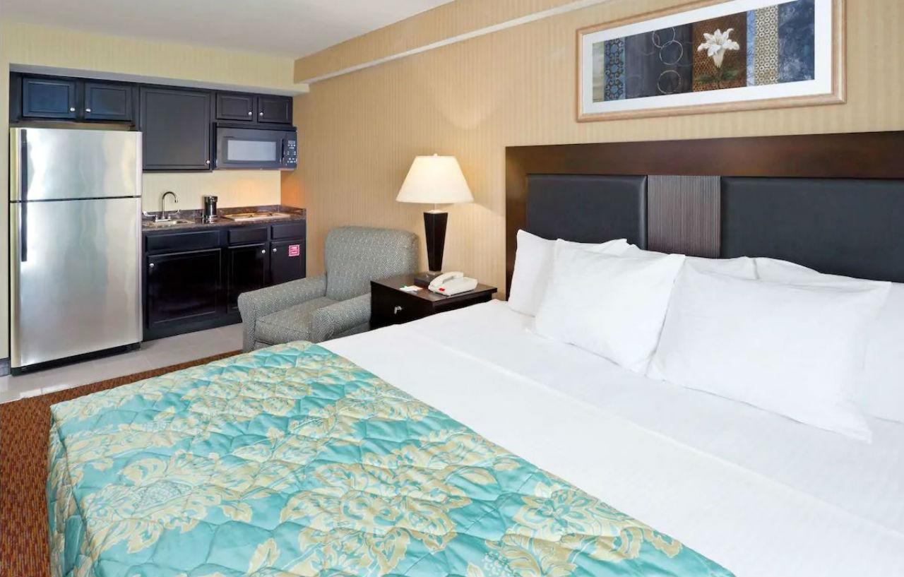 La Quinta Inn By Wyndham West Long Branch Nj Shore Area Eksteriør billede